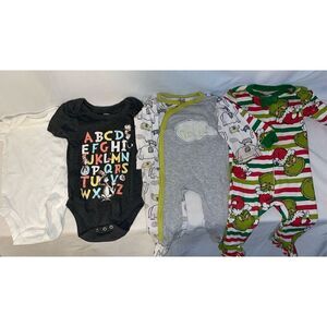 4 baby’s onesies 